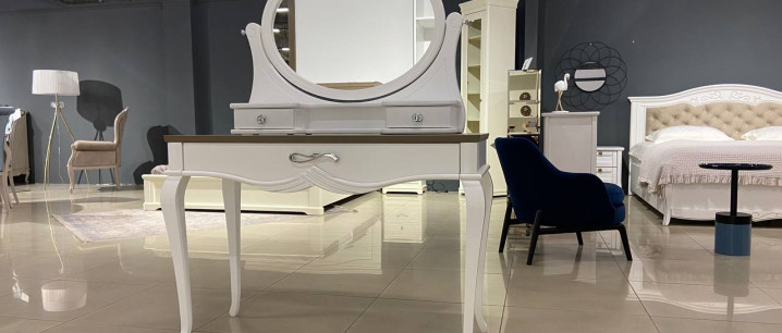 Туалетний стіл з трюмо "Букет" Туалетний стіл з трюмо "Букет"